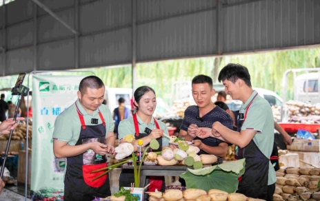 做好“雙服務(wù)”：嘉昕小廚房開播，本期主角---蓮藕