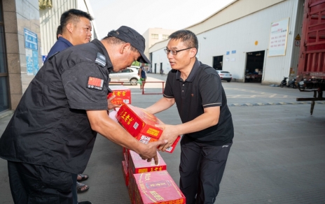 戰(zhàn)高溫、保供應(yīng)，嘉興市財(cái)貿(mào)工會(huì)主席陳云建慰問我司基層員工